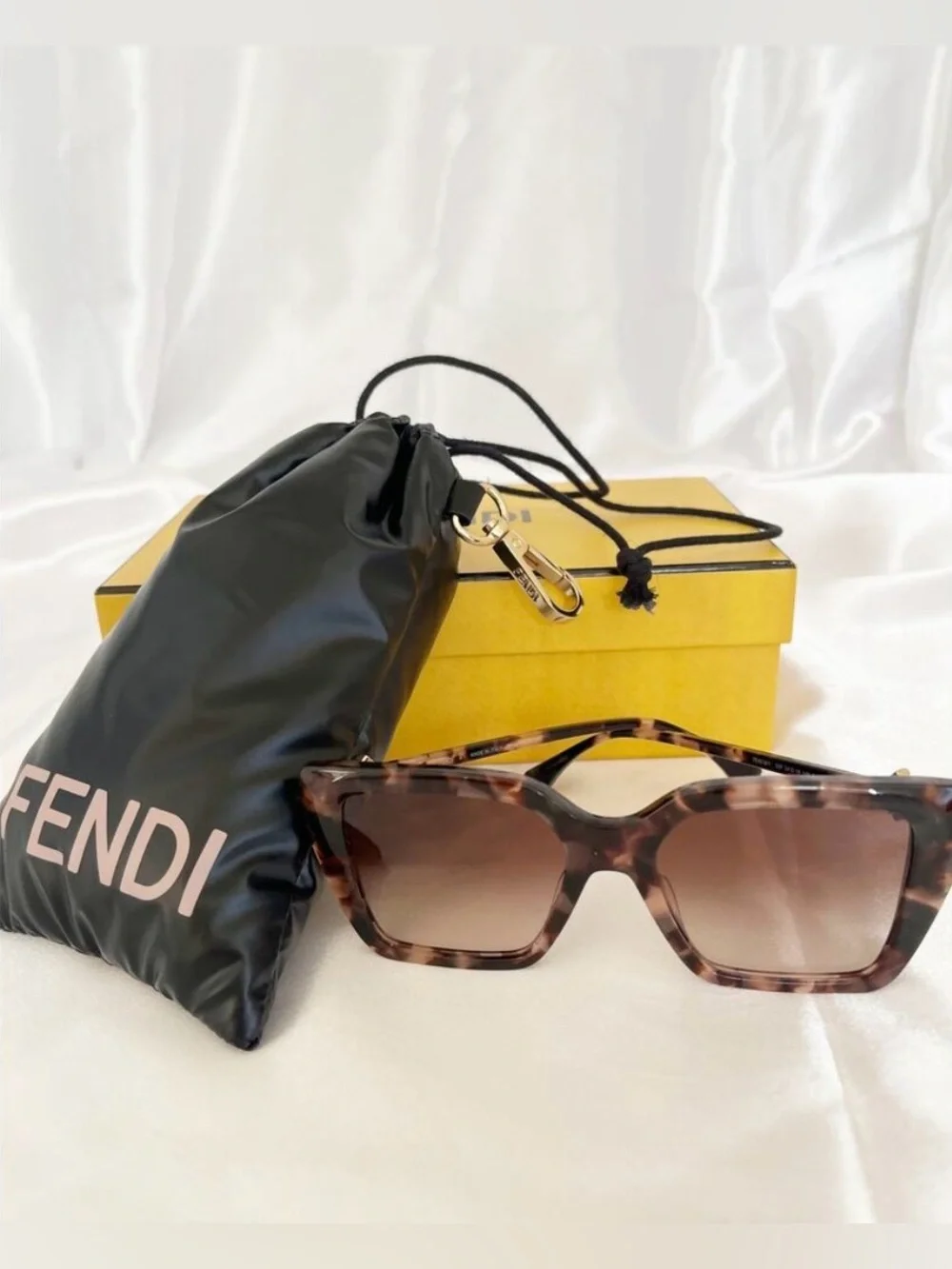 FENDI FF Diamonds FE40161I Sunglasses Tortoise Frame Brown Gradient Lenses